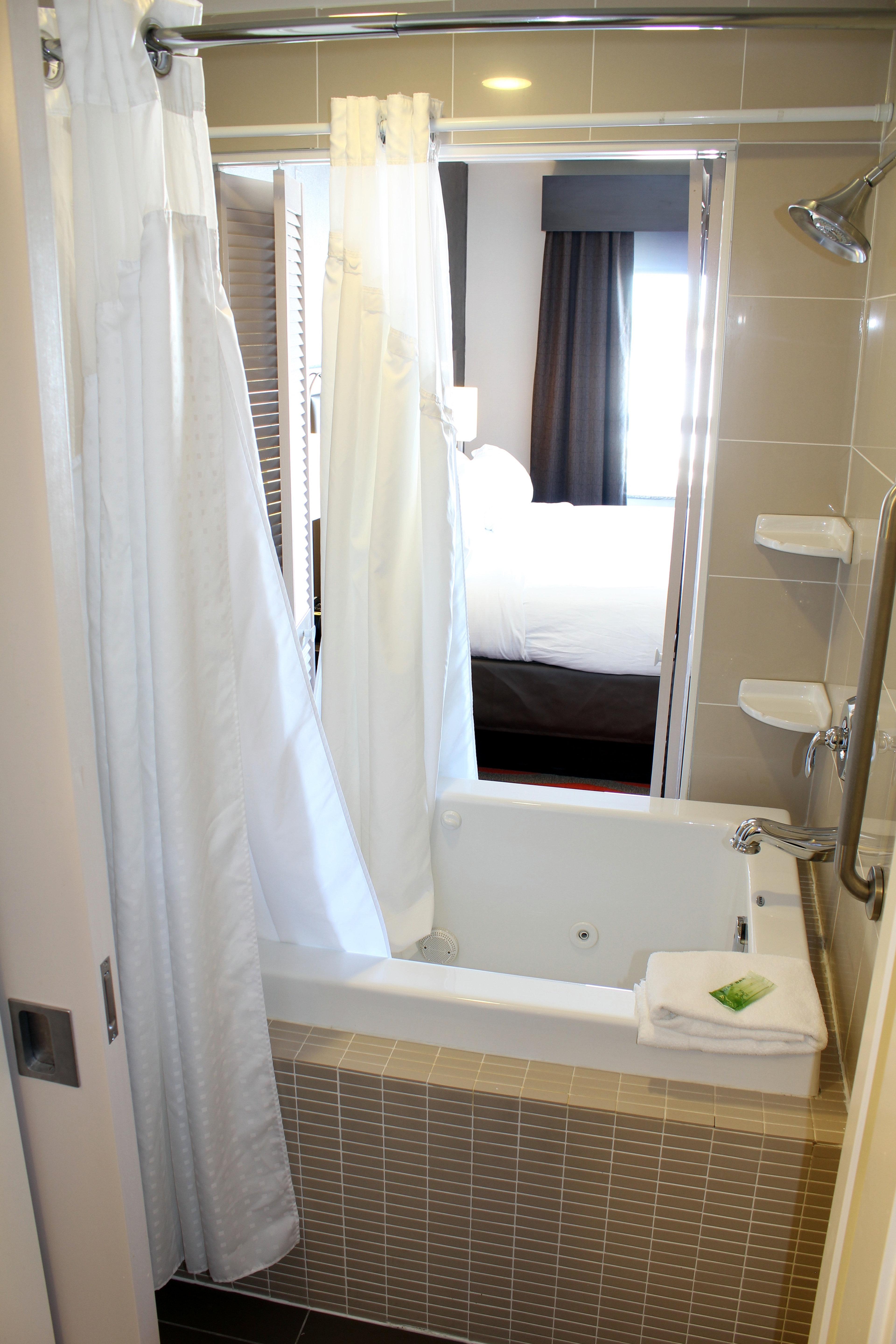 Chateau Inn & Suites Bonnyville Ngoại thất bức ảnh
