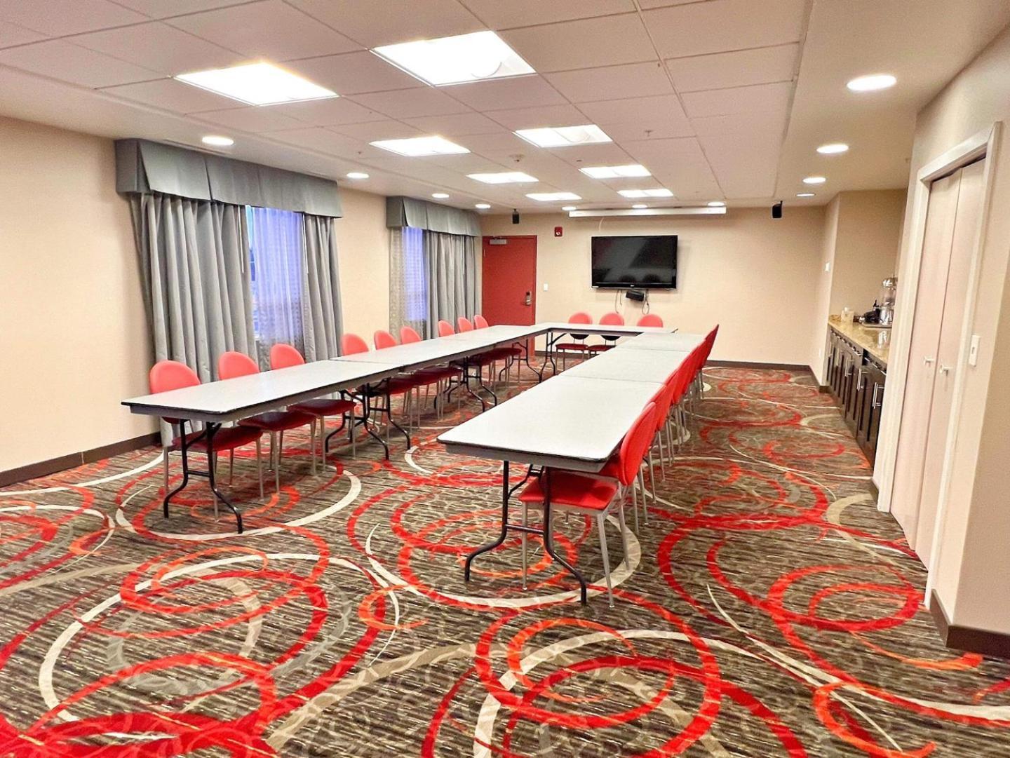 Chateau Inn & Suites Bonnyville Ngoại thất bức ảnh