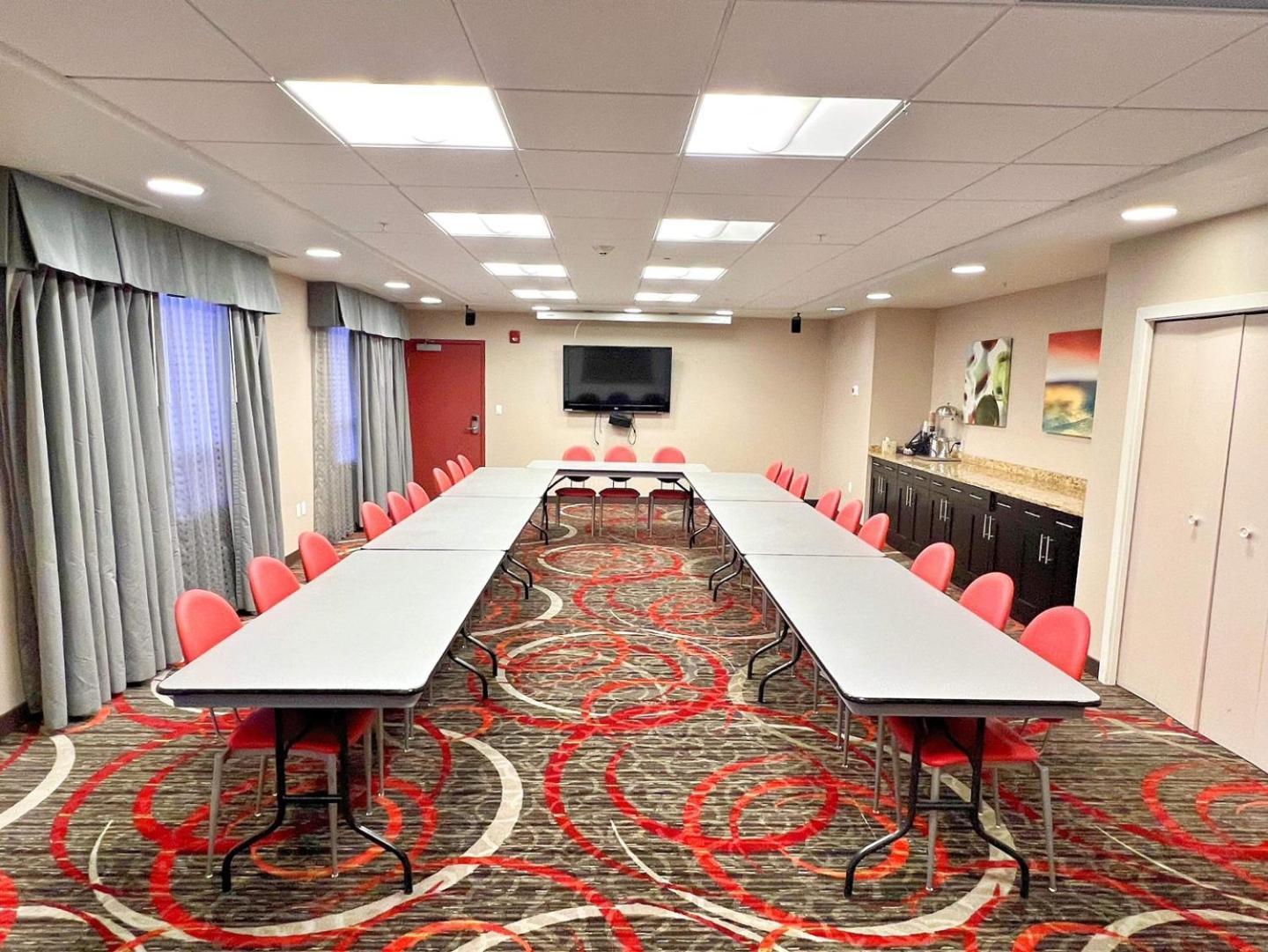Chateau Inn & Suites Bonnyville Ngoại thất bức ảnh