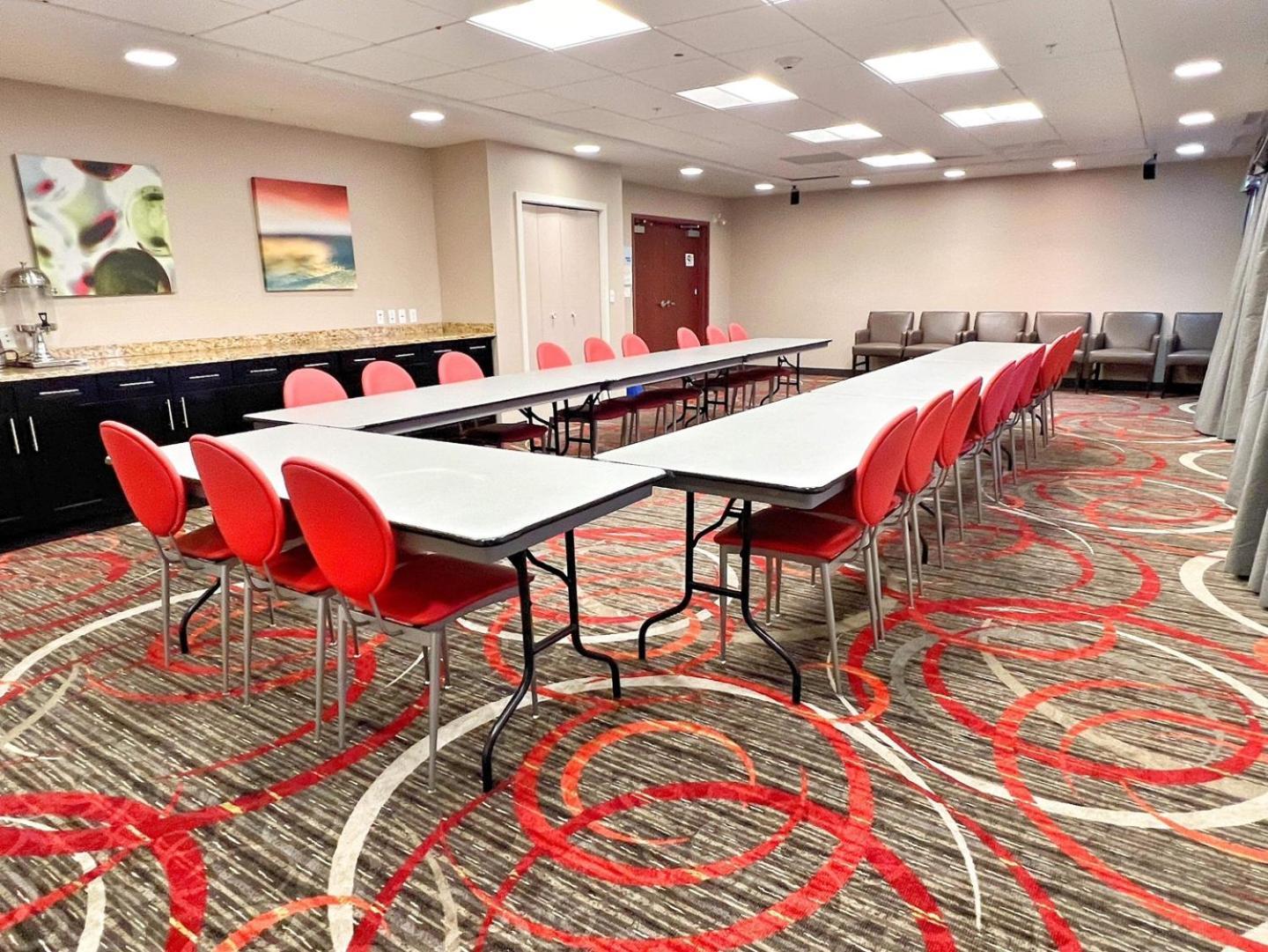 Chateau Inn & Suites Bonnyville Ngoại thất bức ảnh