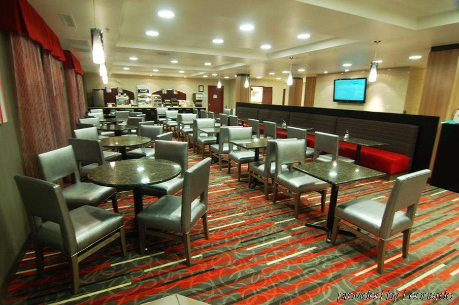 Chateau Inn & Suites Bonnyville Ngoại thất bức ảnh