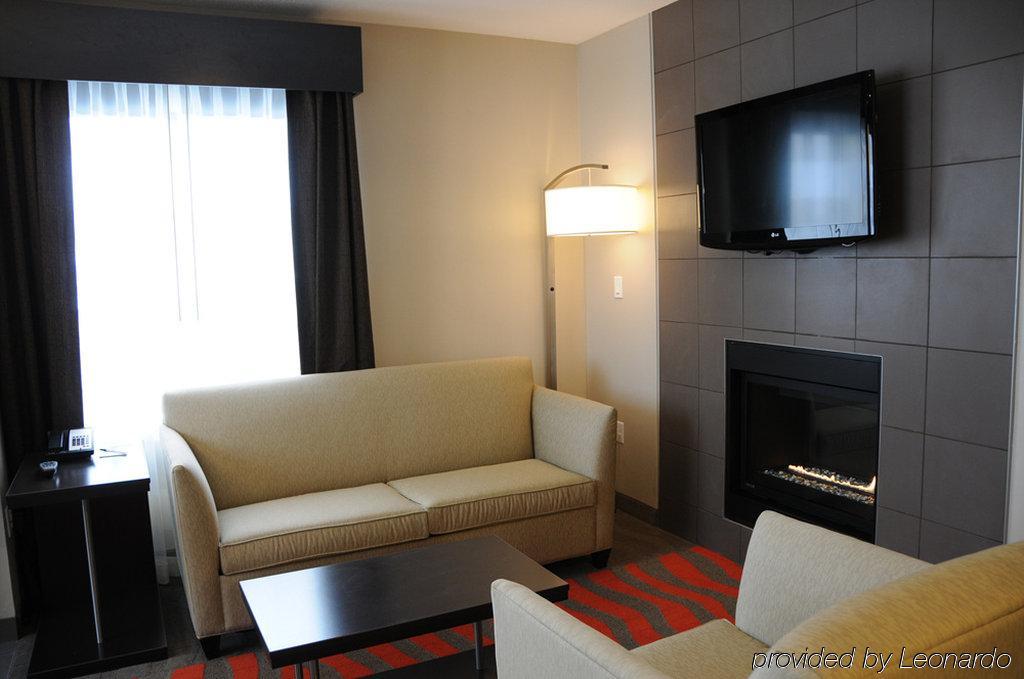 Chateau Inn & Suites Bonnyville Ngoại thất bức ảnh