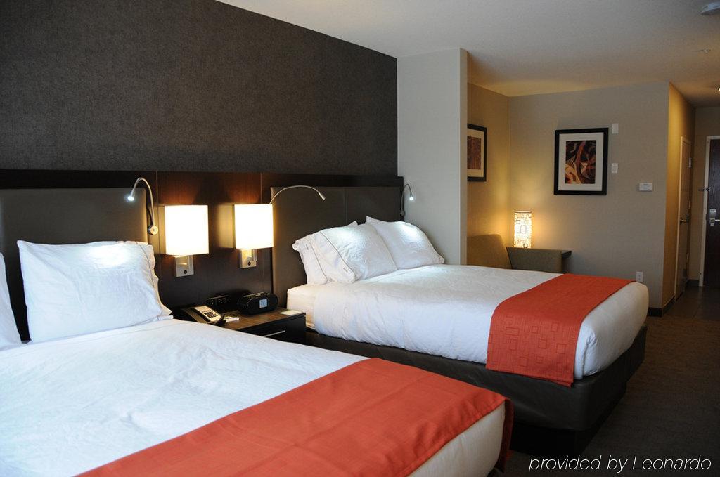 Chateau Inn & Suites Bonnyville Ngoại thất bức ảnh