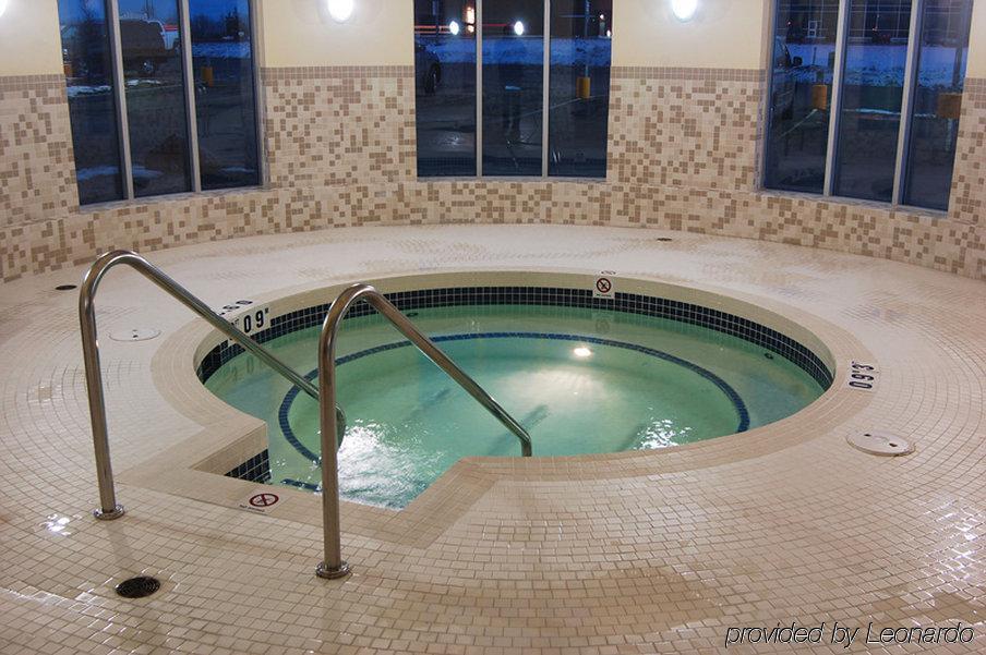 Chateau Inn & Suites Bonnyville Ngoại thất bức ảnh