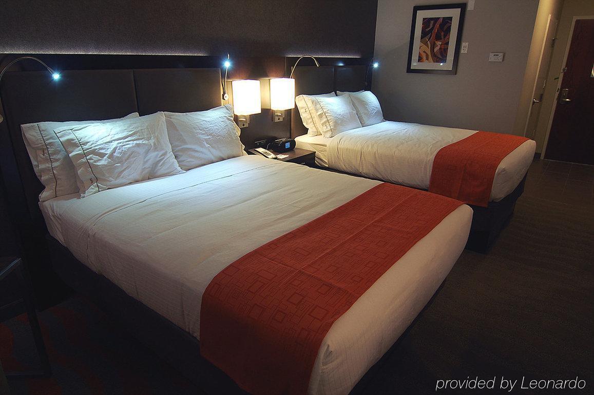 Chateau Inn & Suites Bonnyville Ngoại thất bức ảnh