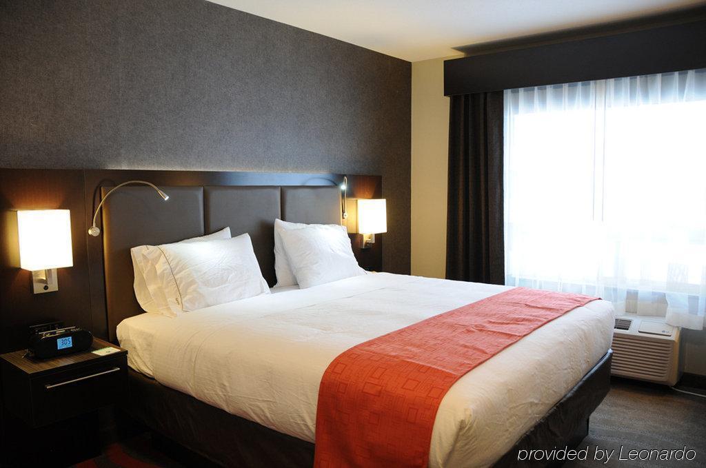 Chateau Inn & Suites Bonnyville Ngoại thất bức ảnh