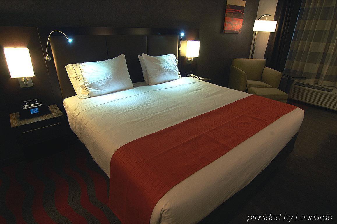 Chateau Inn & Suites Bonnyville Ngoại thất bức ảnh