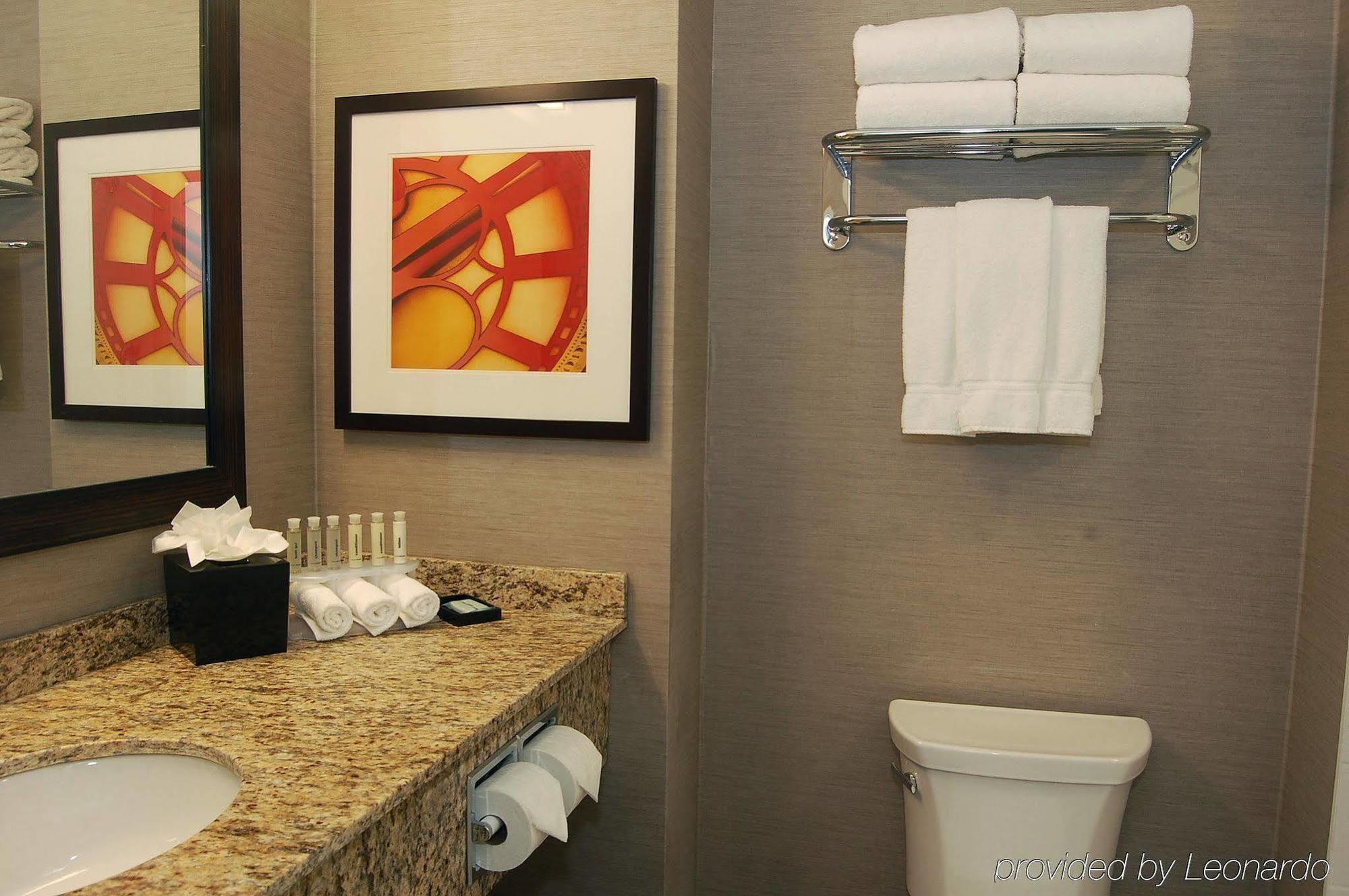 Chateau Inn & Suites Bonnyville Ngoại thất bức ảnh