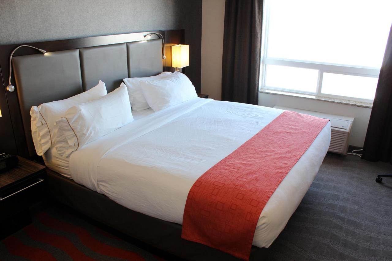 Chateau Inn & Suites Bonnyville Ngoại thất bức ảnh